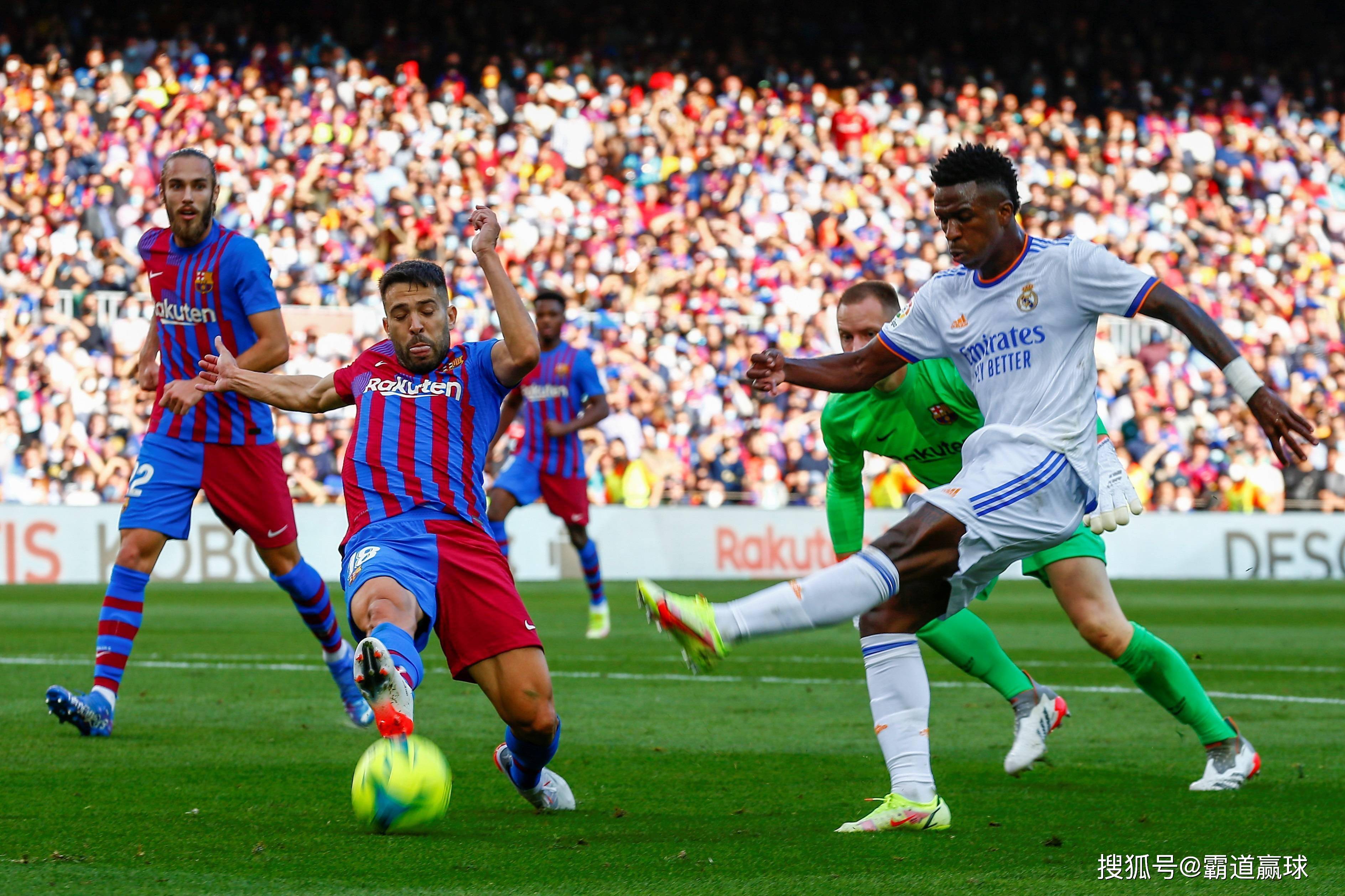 南宫NG28体育-C罗迎来五赛季出色发挥，巴塞罗那观众热烈欢呼！